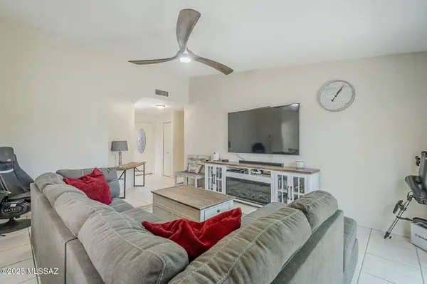 215 N Redcoat Lane, Tucson, AZ 85748