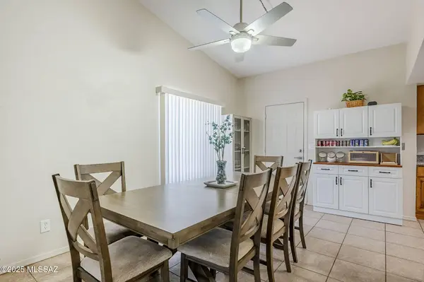 215 N Redcoat Lane, Tucson, AZ 85748