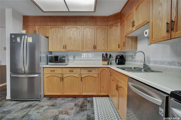910 9th STREET E #202, Saskatoon, SK S7H 0N1