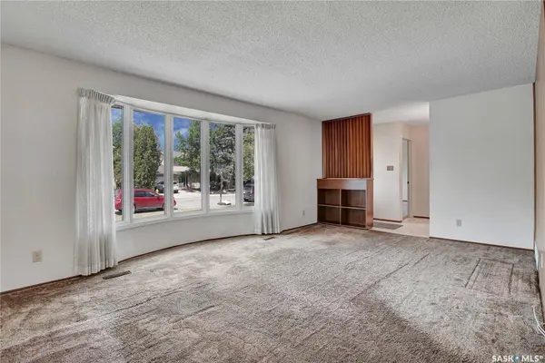225 Campion CRESCENT, Saskatoon, SK S7H 3T8