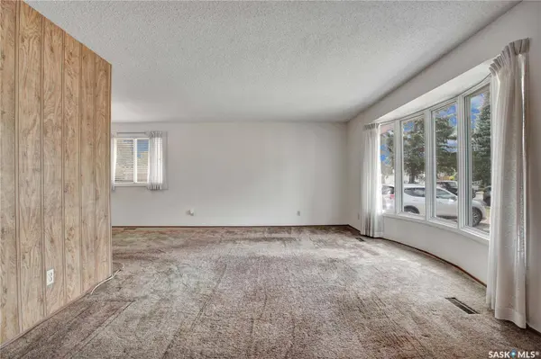 225 Campion CRESCENT, Saskatoon, SK S7H 3T8