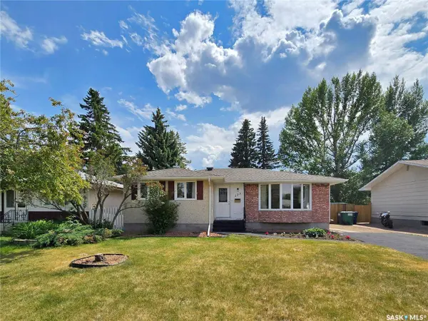 225 Campion CRESCENT, Saskatoon, SK S7H 3T8