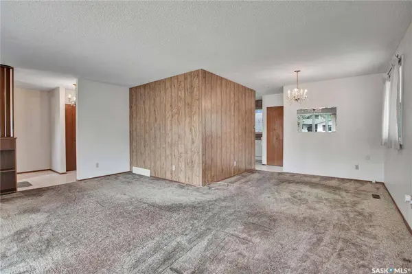 225 Campion CRESCENT, Saskatoon, SK S7H 3T8