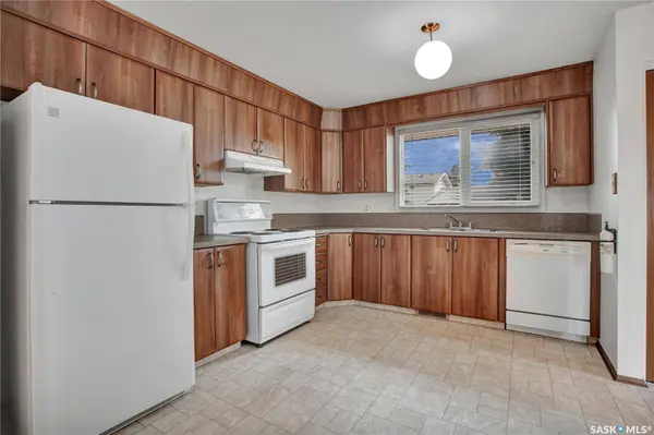 225 Campion CRESCENT, Saskatoon, SK S7H 3T8