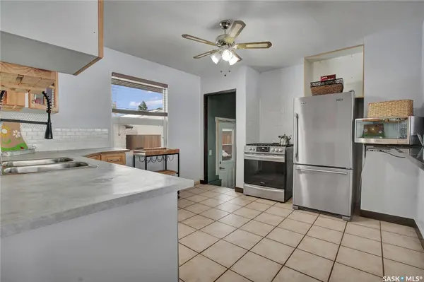 1909 Wiggins AVENUE S, Saskatoon, SK S7J 1W2