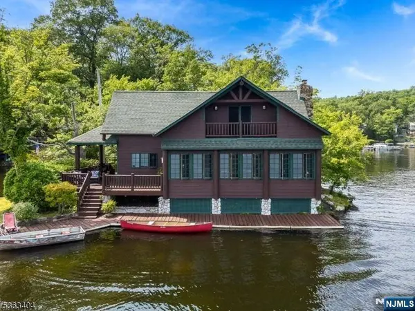 19 Division LN, Byram, NJ 07821