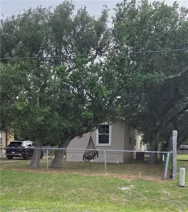 213 S Fuqua ST, Rockport, TX 78382