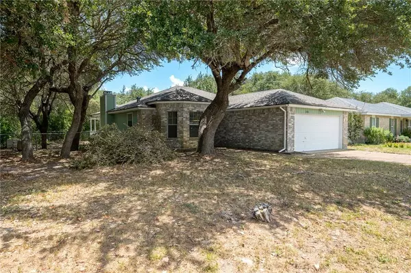 101 Saunders LN, Aransas Pass, TX 78336