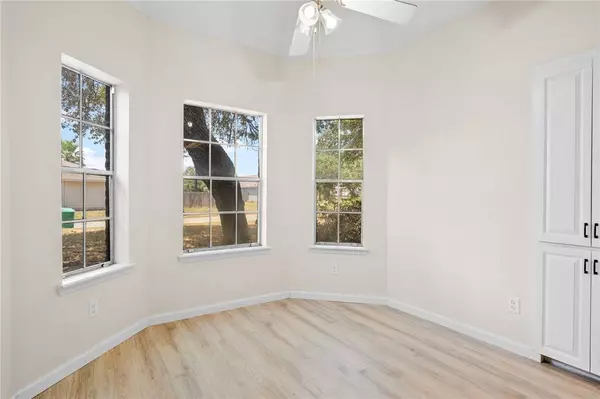 101 Saunders LN, Aransas Pass, TX 78336