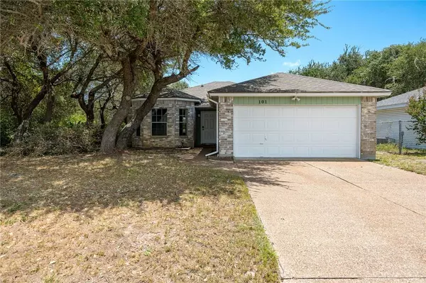 101 Saunders LN, Aransas Pass, TX 78336