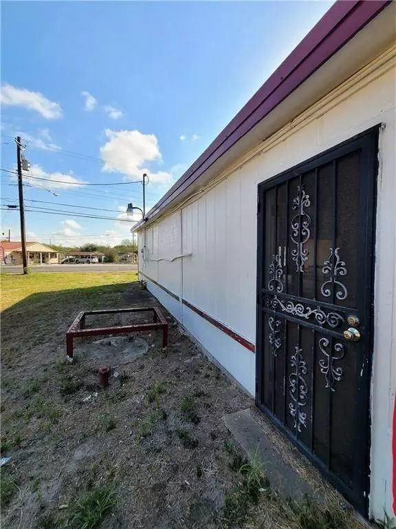 1402 S Washington ST, Beeville, TX 78102