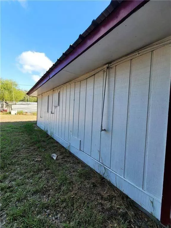 1402 S Washington ST, Beeville, TX 78102