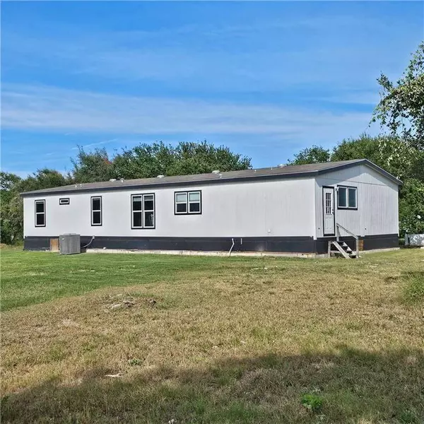 295 Griffith DR, Rockport, TX 78382