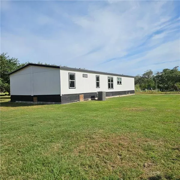 295 Griffith DR, Rockport, TX 78382