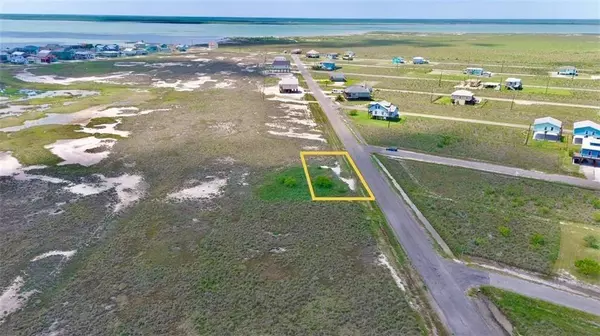 672 Northwest DR, Rockport, TX 78382