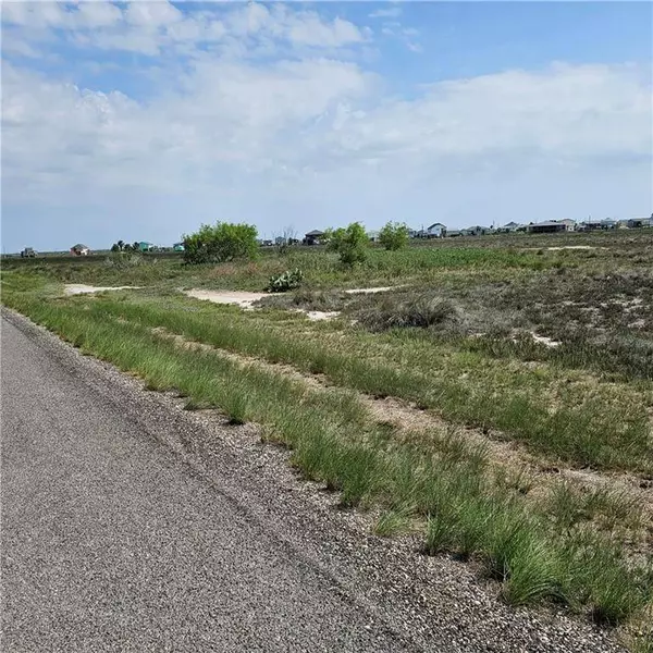 672 Northwest DR, Rockport, TX 78382