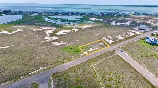 672 Northwest DR, Rockport, TX 78382