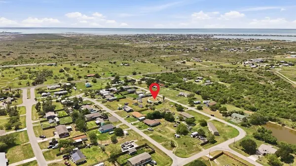 124 Coral DR, Rockport, TX 78382