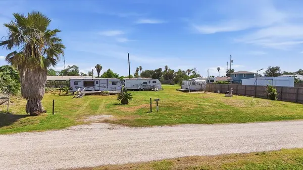 124 Coral DR, Rockport, TX 78382
