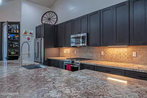 670 S Mountain Pines Avenue, Show Low, AZ 85901