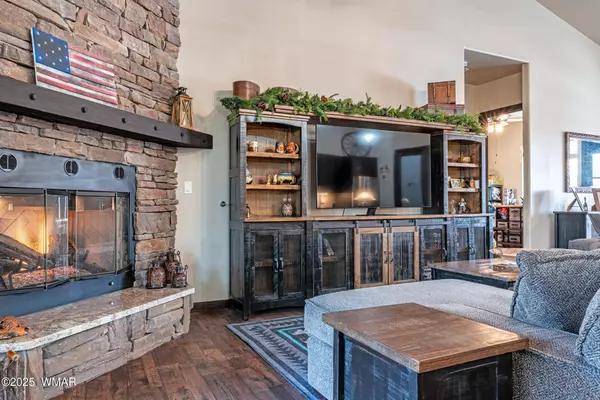 670 S Mountain Pines Avenue, Show Low, AZ 85901