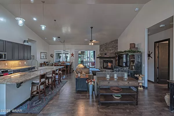 670 S Mountain Pines Avenue, Show Low, AZ 85901