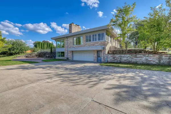 638 Vine Street, West Bend, WI 53095