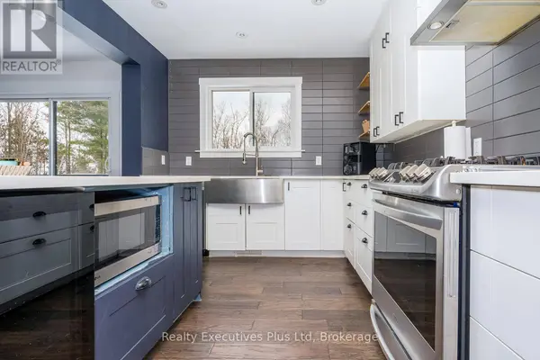24 BIRCH GROVE DRIVE, Oro-medonte (horseshoe Valley), ON L4M4Y8