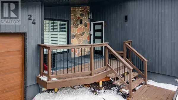 24 BIRCH GROVE DRIVE, Oro-medonte (horseshoe Valley), ON L4M4Y8