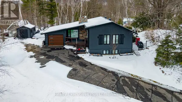 24 BIRCH GROVE DRIVE, Oro-medonte (horseshoe Valley), ON L4M4Y8