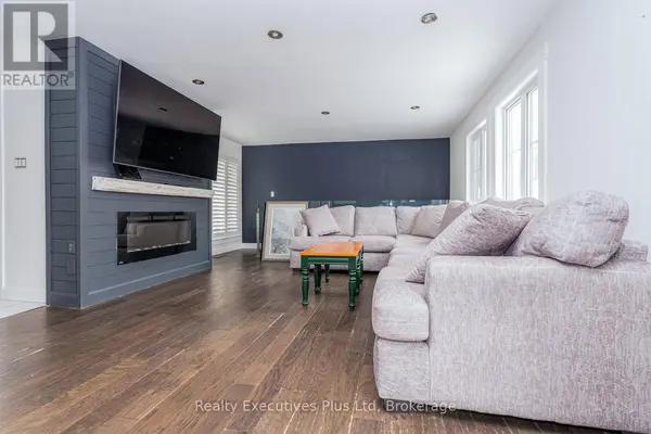 24 BIRCH GROVE DRIVE, Oro-medonte (horseshoe Valley), ON L4M4Y8