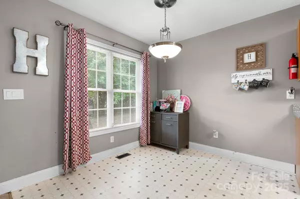 103 Pine Meadows CIR, Hickory, NC 28601