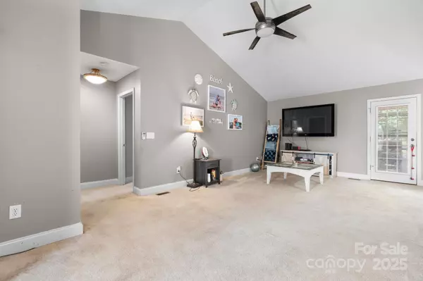 103 Pine Meadows CIR, Hickory, NC 28601