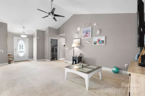 103 Pine Meadows CIR, Hickory, NC 28601