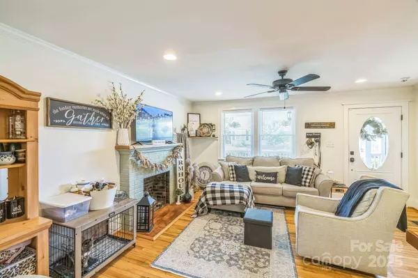 432 4th Street PL SW, Hickory, NC 28602