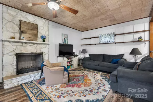 5083 Fleetwood DR, Hickory, NC 28602