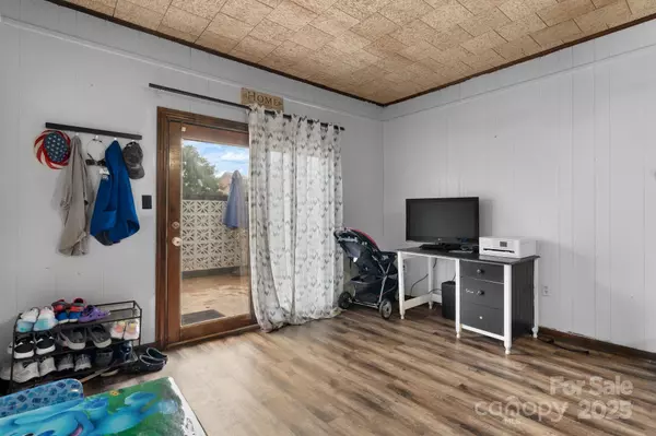 5083 Fleetwood DR, Hickory, NC 28602