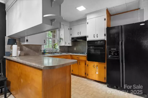 5083 Fleetwood DR, Hickory, NC 28602