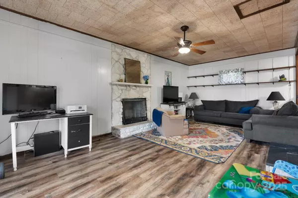 5083 Fleetwood DR, Hickory, NC 28602