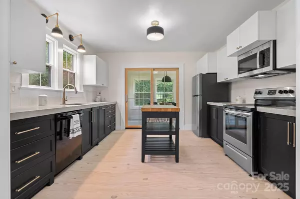 2704 Kool Park RD NE, Hickory, NC 28601