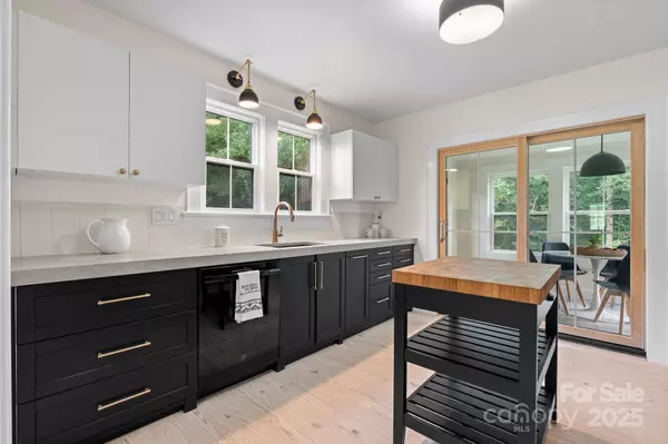 2704 Kool Park RD NE, Hickory, NC 28601