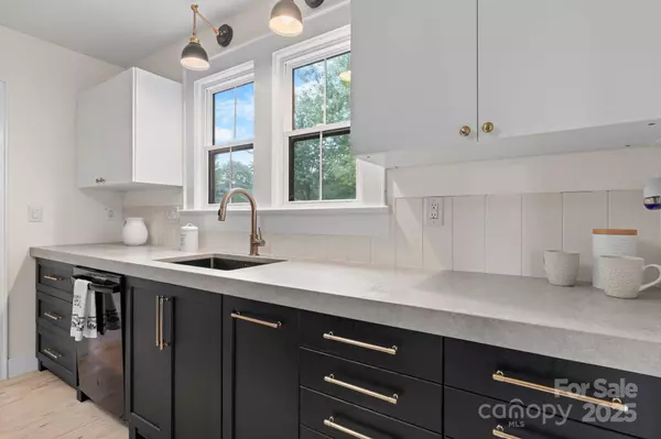 2704 Kool Park RD NE, Hickory, NC 28601