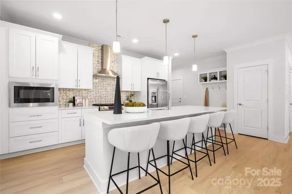 1305 39th Avenue PL NE, Hickory, NC 28601