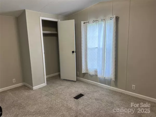 6 Vale ST, Granite Falls, NC 28630