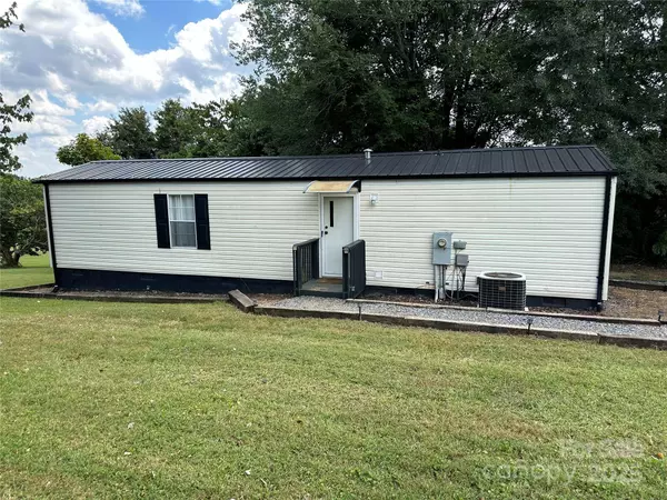 6 Vale ST, Granite Falls, NC 28630