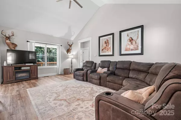 1724 Ivey CT, Maiden, NC 28650