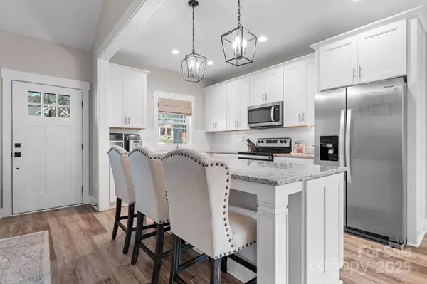 1724 Ivey CT, Maiden, NC 28650