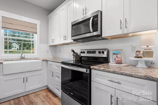 1724 Ivey CT, Maiden, NC 28650