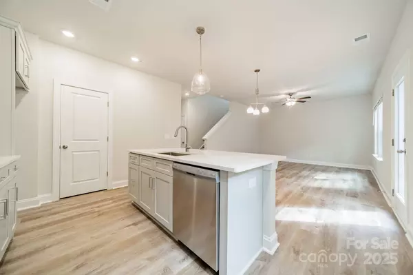 815 N Laurel ST, Lincolnton, NC 28092