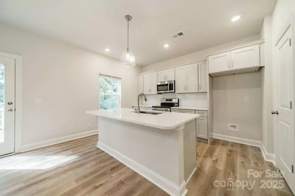 815 N Laurel ST, Lincolnton, NC 28092